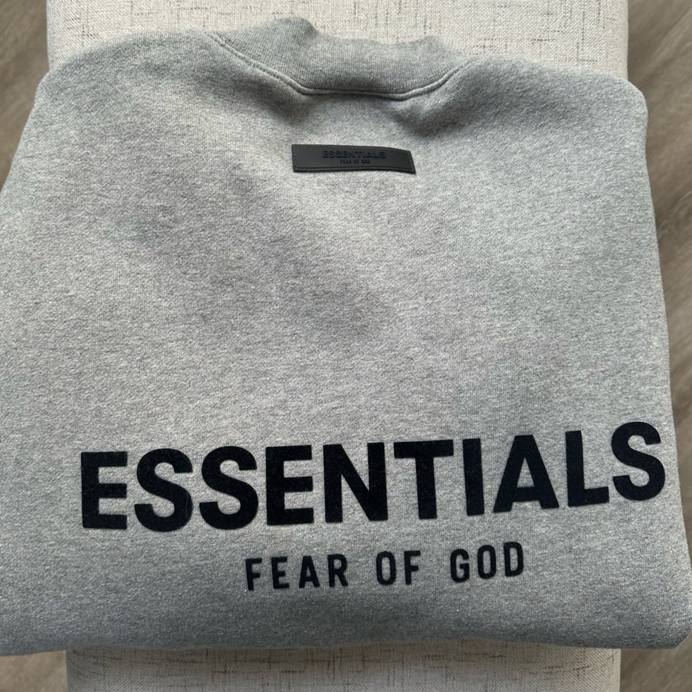 Essentials fear of god crewneck